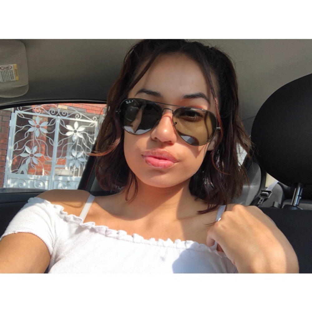 Meet your Posher, Danielle